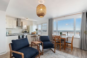 House | 2 bedrooms - Mermaid Apartment - Sea Front Apartment With Views (Saundersfoot)