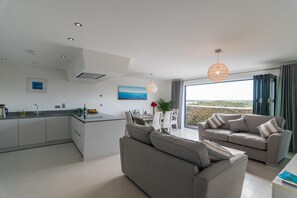2 bedrooms, WiFi - Apartment 3 Waterstone House - Sea Front Apartment Hot Tub (Tenby)