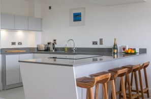 Apartment | 2 bedrooms, WiFi - Apartment 3 Waterstone House - Sea Front Apartment Hot Tub (Tenby)