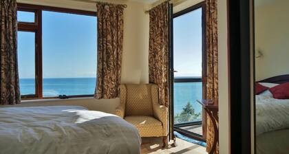 The Cottage - Sea Views Direct Access to Beach Pet Friendly