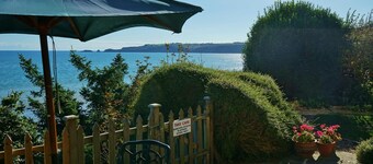 The Cottage - Sea Views Direct Access to Beach Pet Friendly