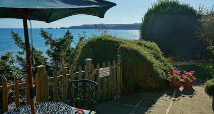 The Cottage - Sea Views Direct Access to Beach Pet Friendly
