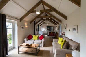 2 bedrooms - The Dairy - Luxury Cottage Hot Tub and Summer House Countryside Views Pet Friendly (Narberth)