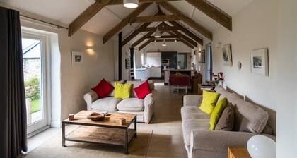 The Dairy - Luxury Cottage Hot Tub and Summer House Countryside Views Pet Friendly