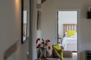 2 bedrooms - The Dairy - Luxury Cottage Hot Tub and Summer House Countryside Views Pet Friendly (Narberth)