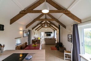 2 bedrooms - The Dairy - Luxury Cottage Hot Tub and Summer House Countryside Views Pet Friendly (Narberth)