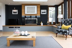 House | Interior - Oaktree Lodge - Luxury Cottage Hot Tub Sea Views (Saundersfoot)