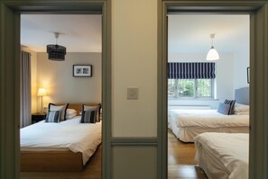 House | 4 bedrooms - Oaktree Lodge - Luxury Cottage Hot Tub Sea Views (Saundersfoot)