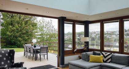 Oaktree Lodge - Luxury Cottage Hot Tub Sea Views