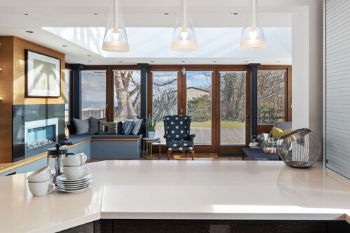 Oaktree Lodge - Luxury Cottage Hot Tub Sea Views