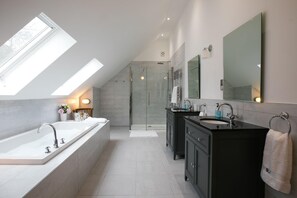 House | 5 bedrooms, WiFi