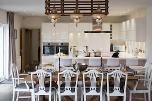 House | 5 bedrooms, WiFi - The Hawthorns - Large Luxury Cottage Hot Tub Sea Views (Saundersfoot)
