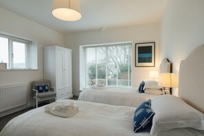 House | 5 bedrooms, WiFi