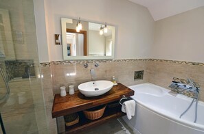 House | 2 bedrooms, WiFi - Priory Cottage - Luxury Cottage Near to Beach (Saundersfoot)