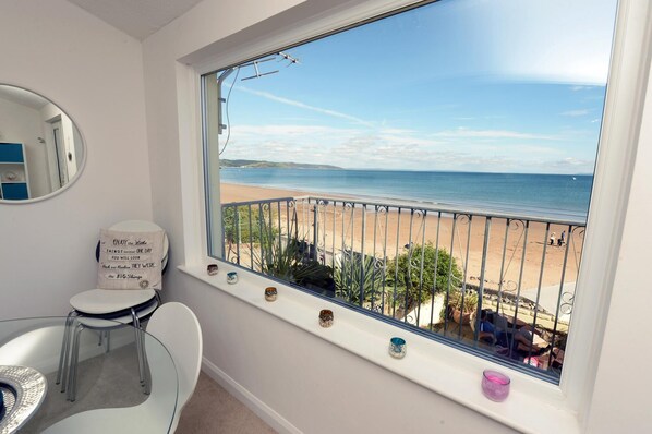 4 bedrooms, WiFi - Gone to the Beach - Luxury Cottage Sea Views Direct Access to Beach Pet Friendly (Saundersfoot)