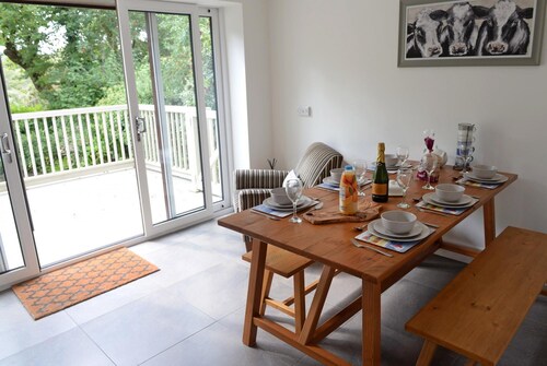 Valley Retreat - Peaceful Location Walk to Beach Parking