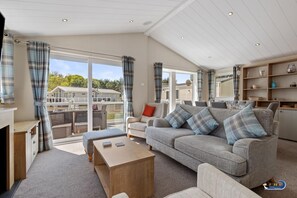3 bedrooms - St Mary s View - Luxury Lodge Short Walk to Beach Parking (Tenby)