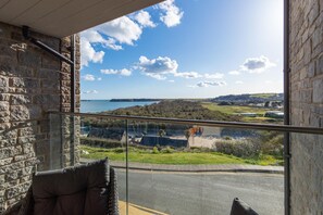 3 bedrooms, WiFi - Apartment 8 Waterstone House - Luxury Apartment Sea Views Pet Friendly (Tenby)