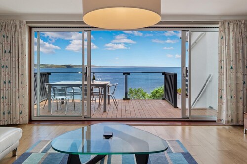 Cystanog Fach - Spectacular Sea Views Balcony and Terrace Parking