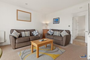 Apartment | 2 bedrooms, WiFi - Surf Deck - Lovely Apartment Spectacular Coastal Views Short Walk to Beach (Tenby)