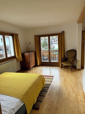 4 Schlafzimmer, Reisekinderbett, kostenloses WLAN, Bettwäsche
