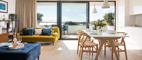 Una Smart TV, un reproductor estéreo