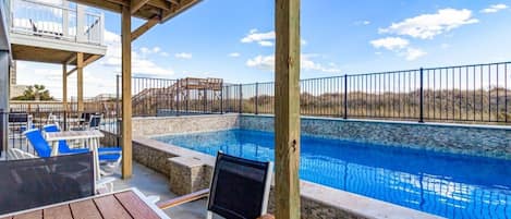 Utomhuspool och uppvärmd pool