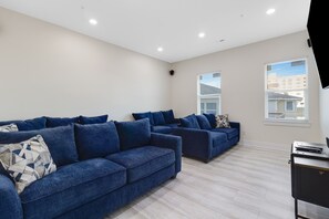 Smart TV, fireplace, DVD player