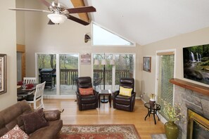 Smart TV, fireplace, video games - Eagle's Nest (Gatlinburg)