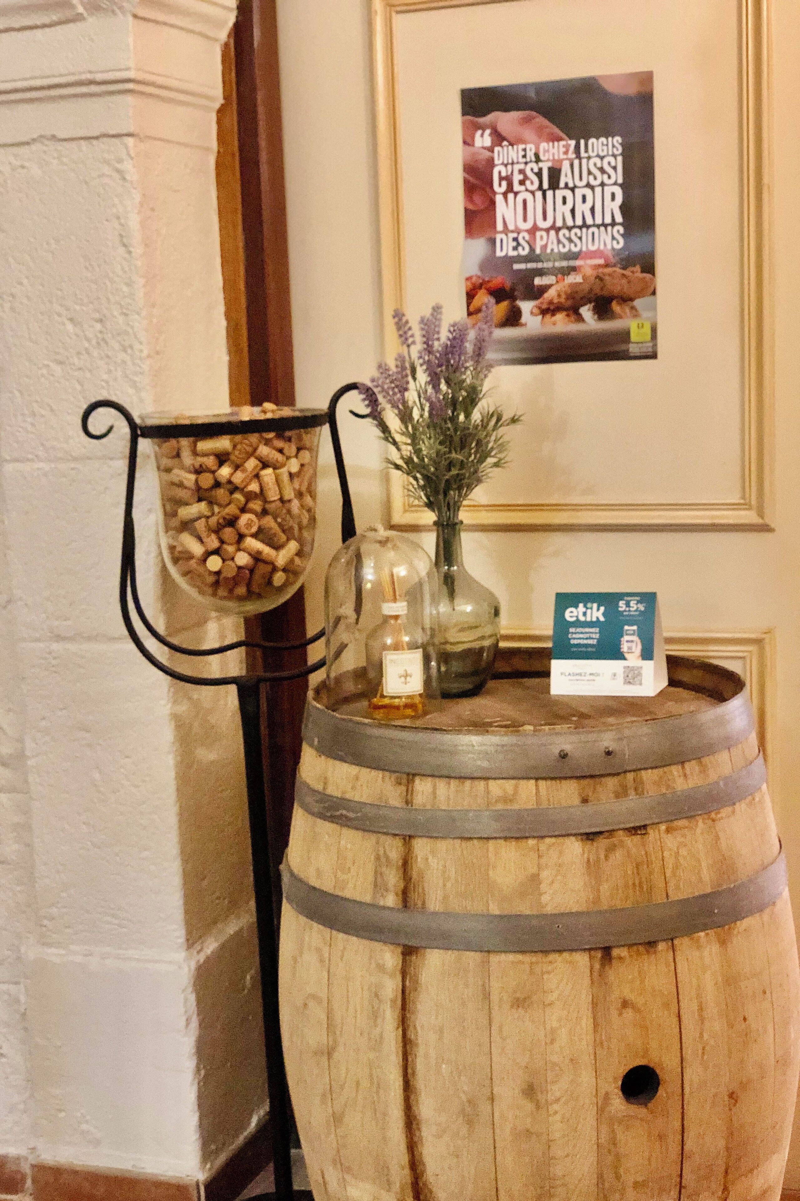 lunch and dinner served