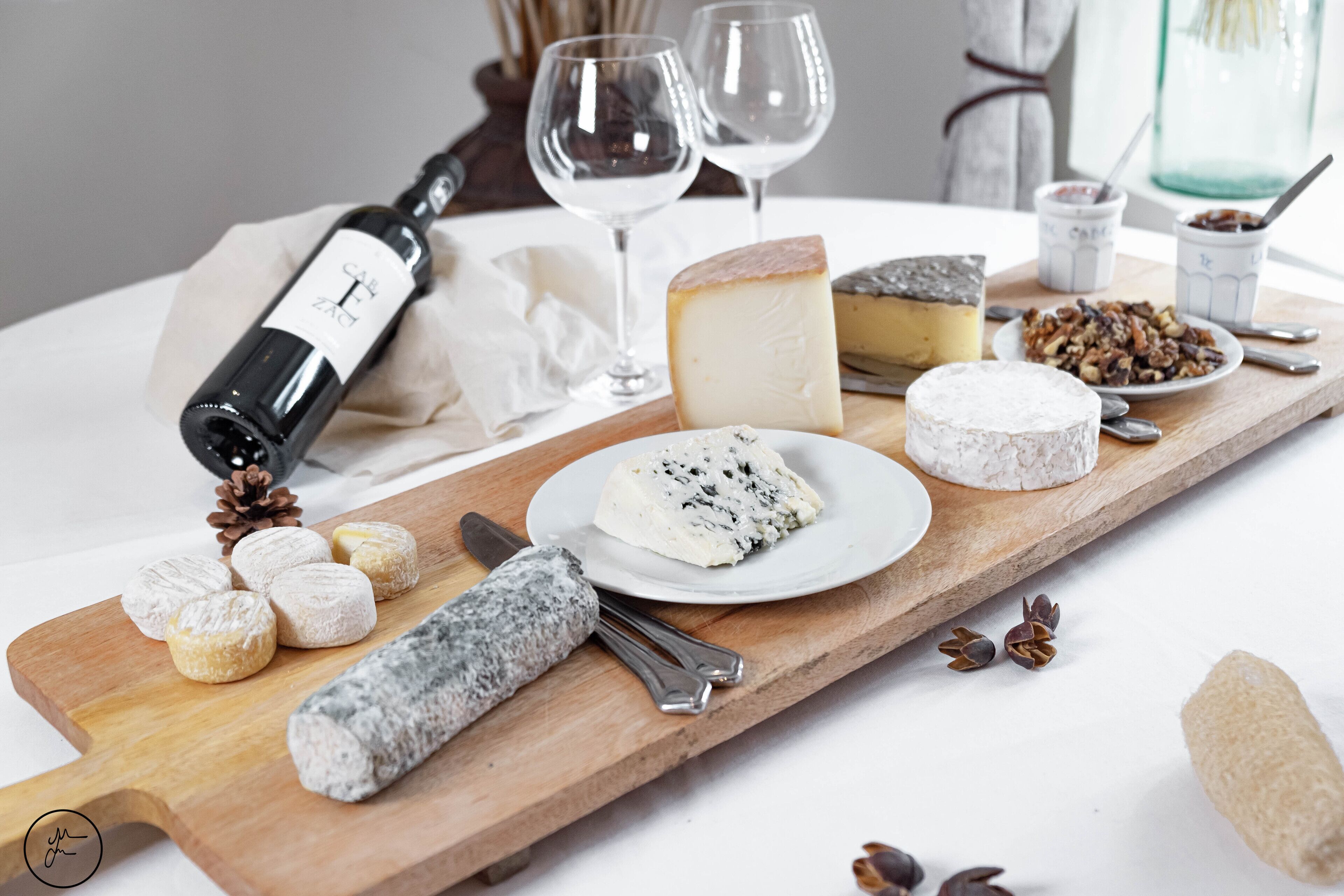 lunch and dinner served