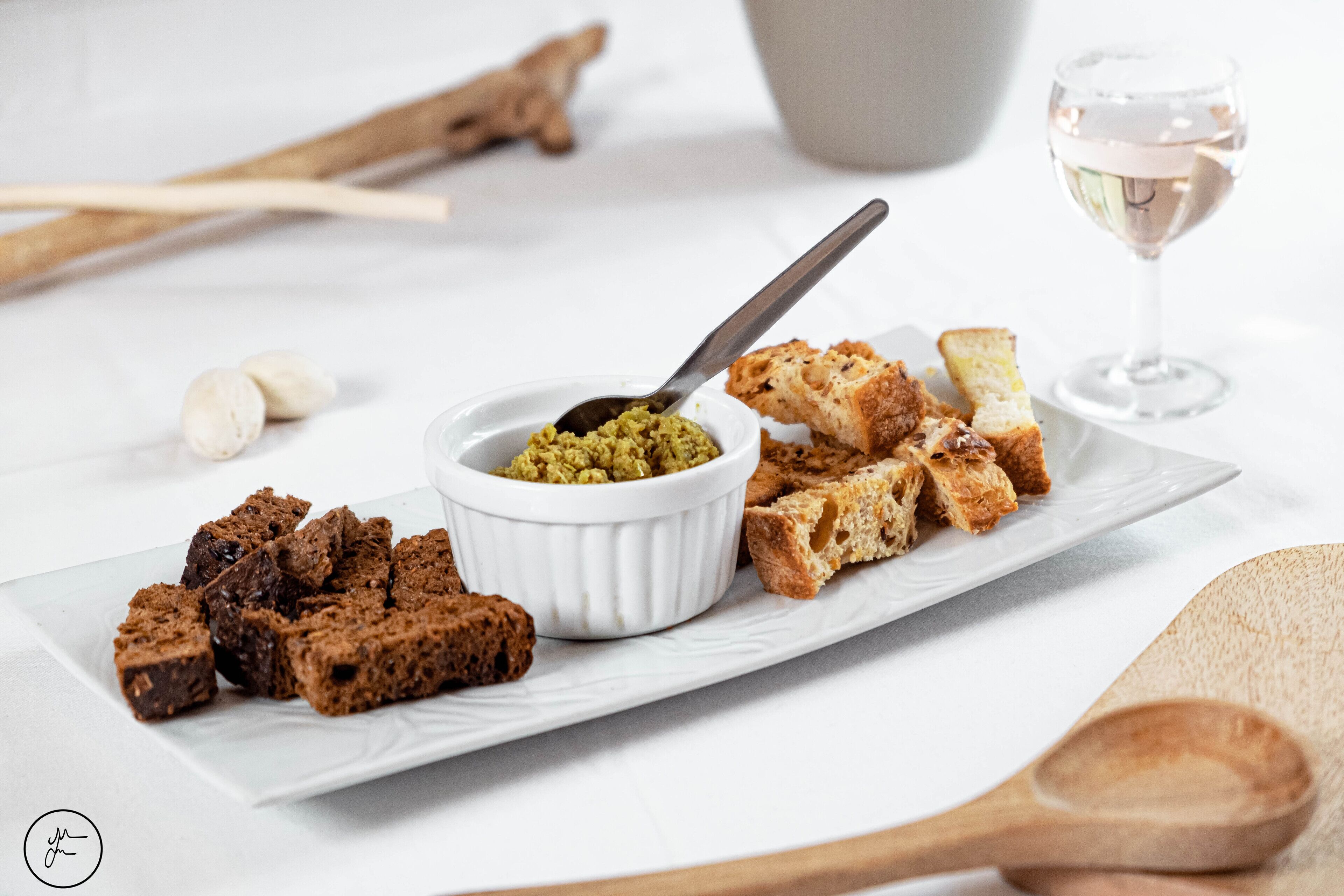 lunch and dinner served