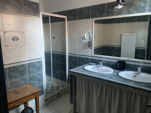 Dutxa, tovalloles i paper higiènic 