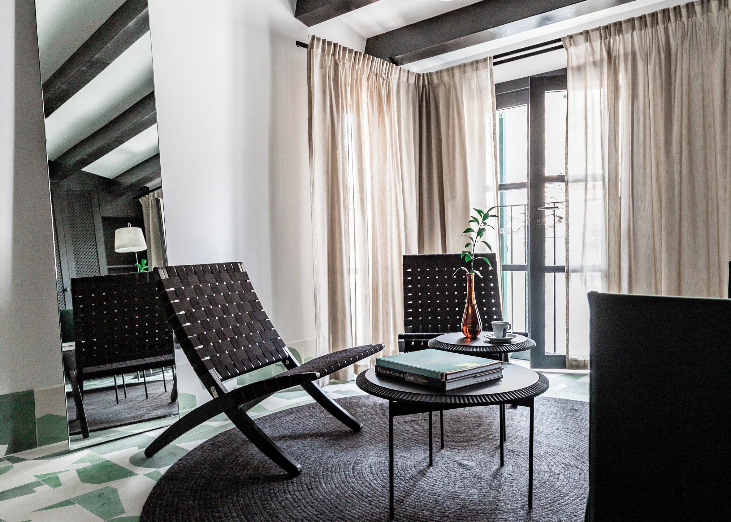 42-inch tv with digital channels, streaming services