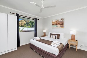 2 bedrooms, iron/ironing board, free WiFi, bed sheets