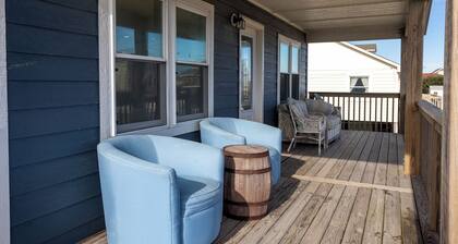 Oceanviews- Walk to beach in 2 mins. Pets welcome