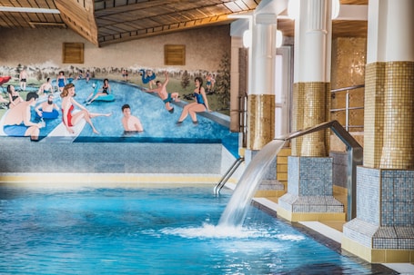 Indoor pool, free cabanas, sun loungers