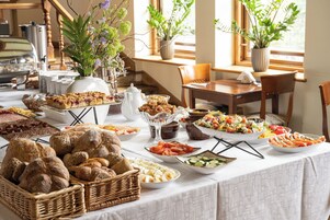 Colazione a buffet, servita tutte le mattine (65 PLN a persona) 