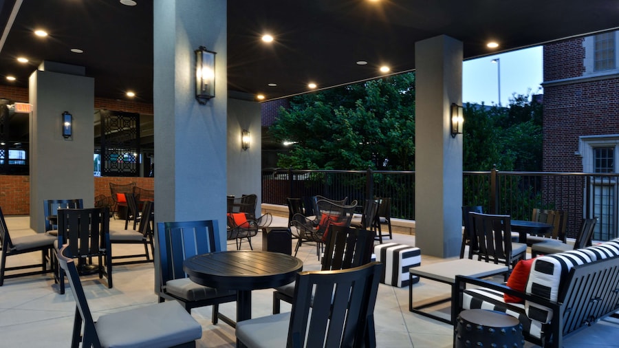 Hampton Inn & Suites Greensboro Downtown