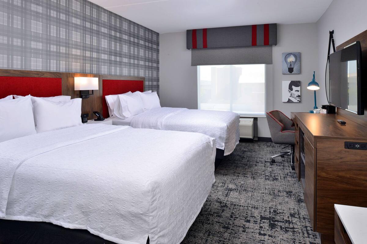 Iron/ironing board, bed sheets