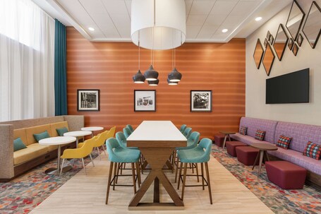 Hampton Inn Indianapolis Downtown IUPUI - Image 33