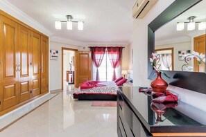 5 chambres, fer et planche à repasser, Wi-Fi, literie fournie