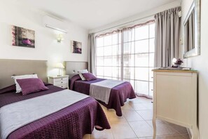 5 chambres, fer et planche à repasser, Wi-Fi, draps fournis