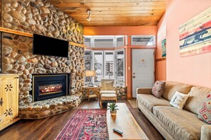 TV, fireplace