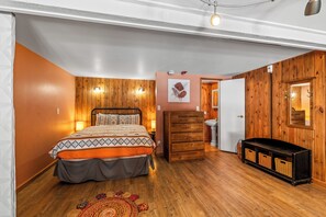 1 bedroom, desk, WiFi, bed sheets - Cozy Loft Studio | Steps from the Slopes | Fireplace + Hot Tubs! (Steamboat Springs)