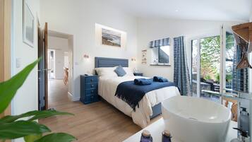 2 bedrooms, iron/ironing board, travel crib, internet