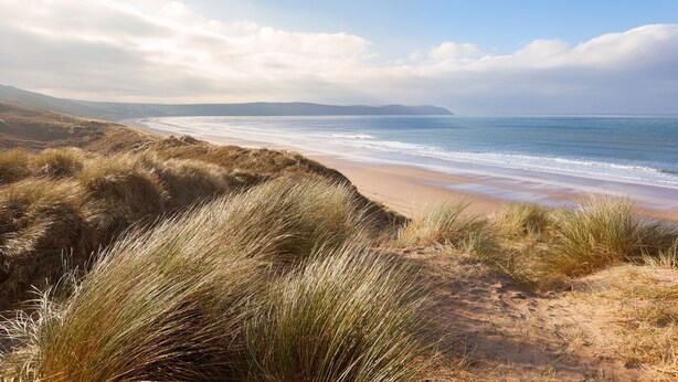 A beach with dunes and a clear view of the ocean. - A luxury rural retreat, Barnstaple, perfect for couples and families, set in glorious North Devon (Barnstaple)