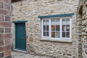 Exterior - The Green Door (Richmond)
