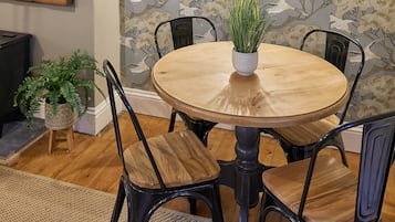 House | In-room dining