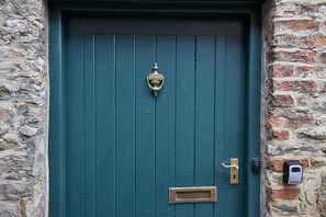 Front of property - The Green Door (Richmond)